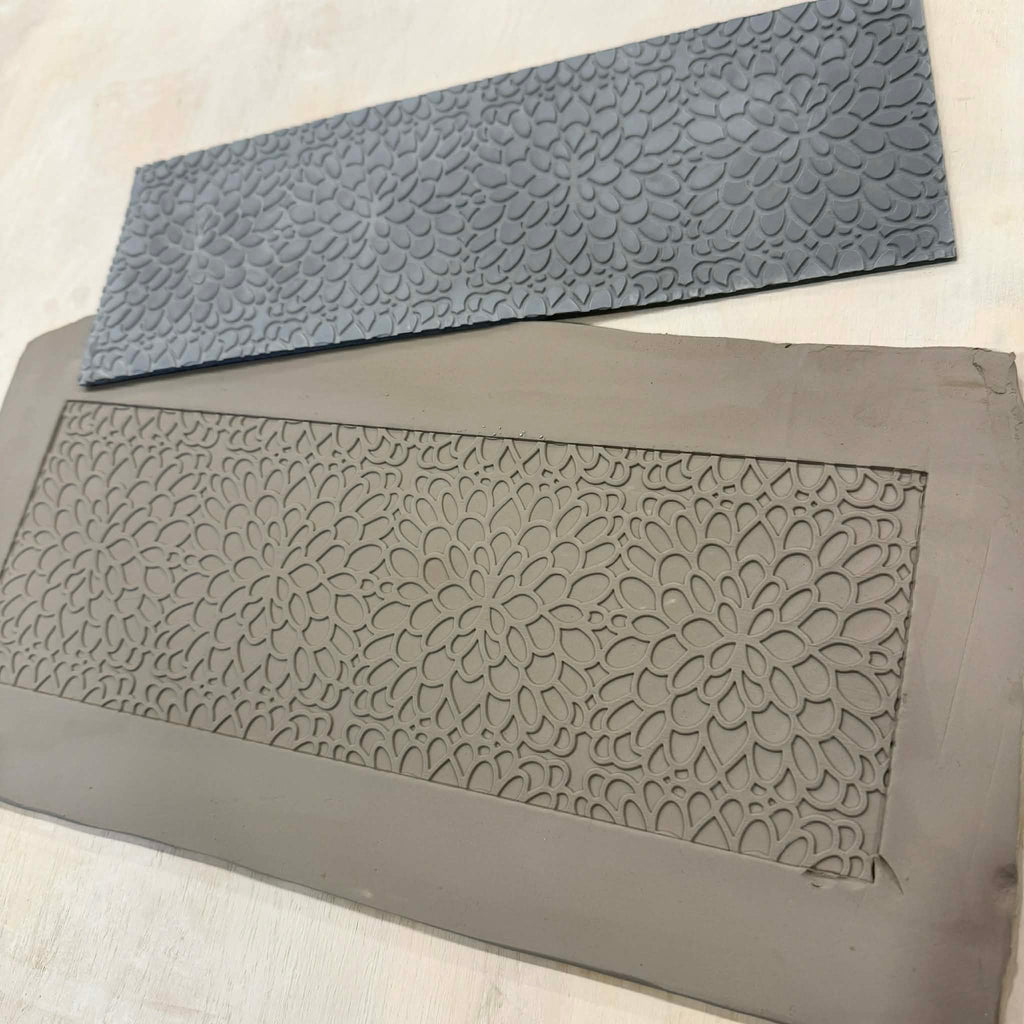 Dahlia EmpressaMat Textured Mug Mat