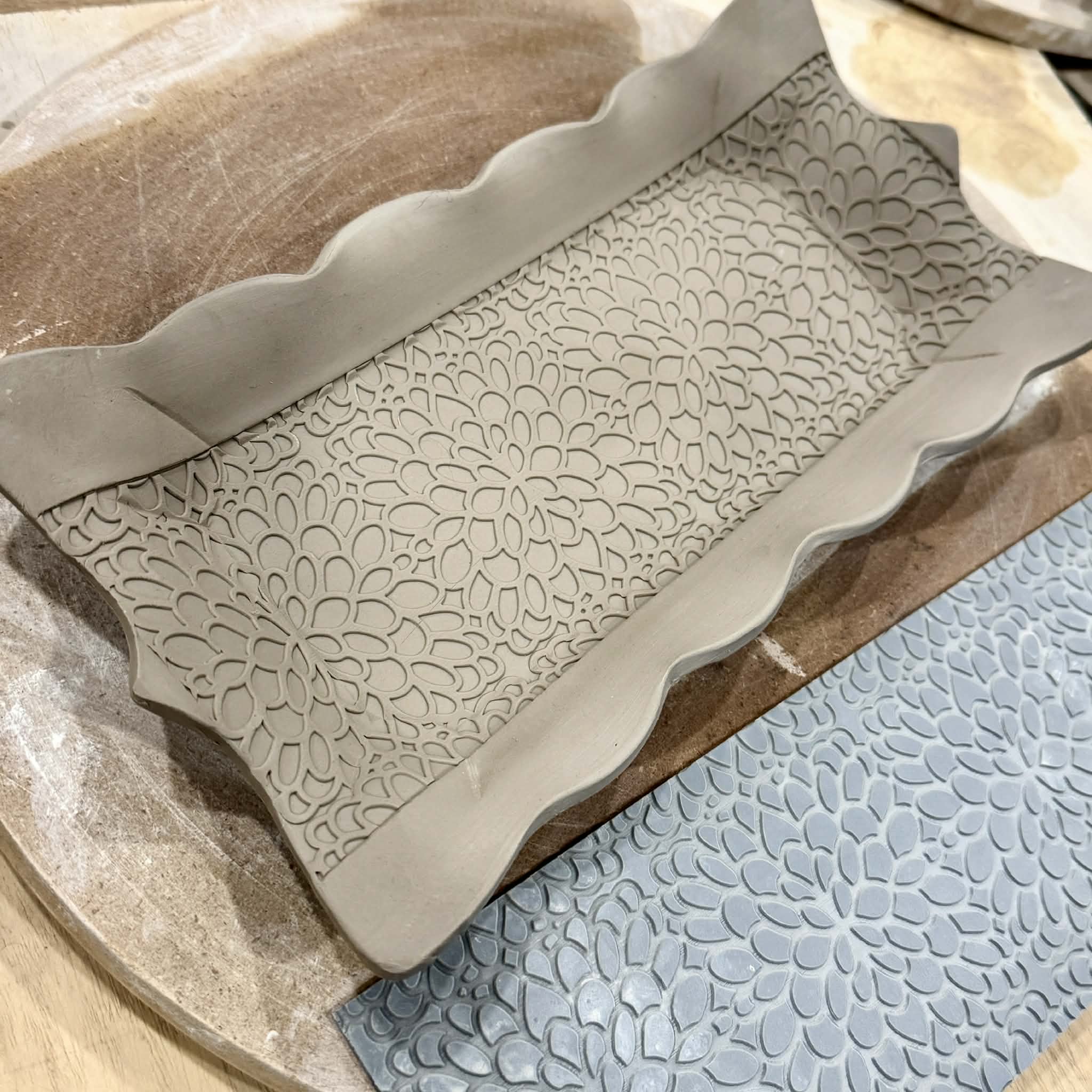 Dahlia EmpressaMat Textured Mug Mat